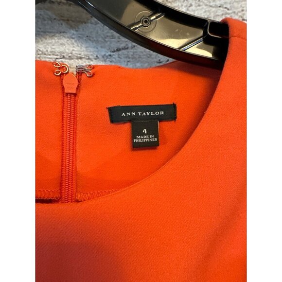 Ann Taylor Short Sleeve Ruffle Bottom Dress Size 4 - Picture 2 of 5